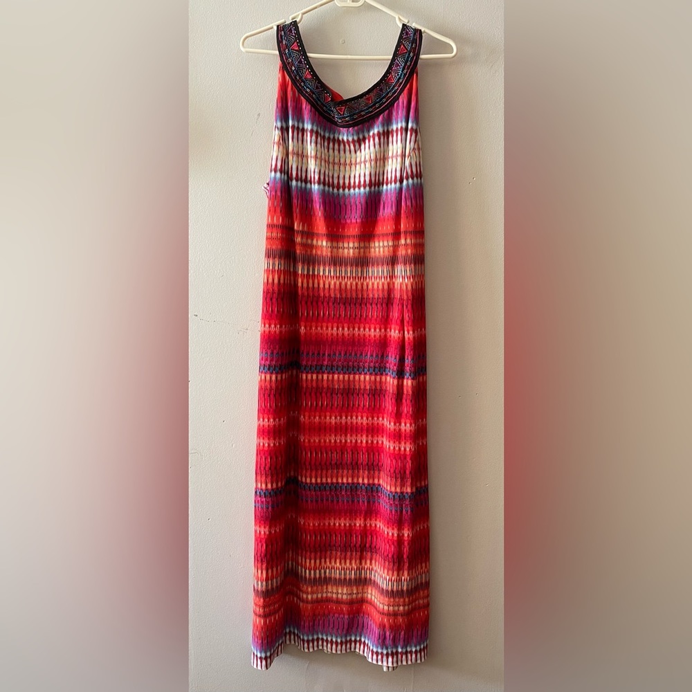 Studio One maxi dress with appliqué collar. 3x